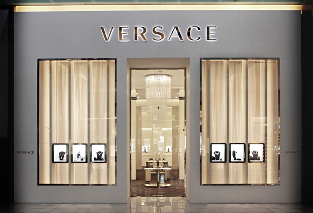 Telefonáljon Versace-vel!