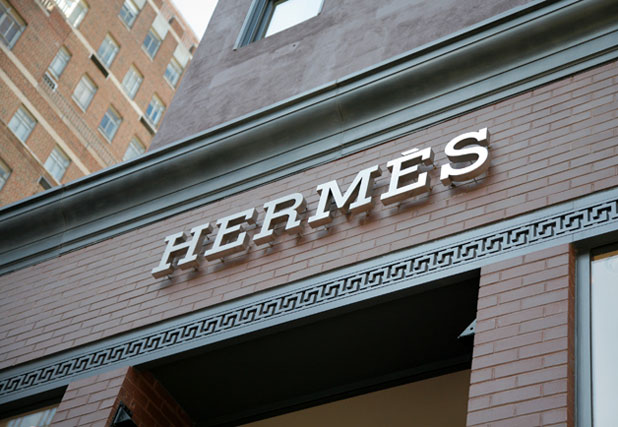 Sztárokkal nyitott az első férfi Hermès