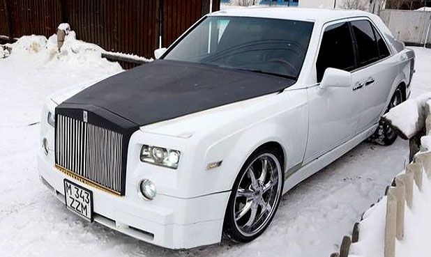 Ízléstelen Rolls Royce-ok: egy a nappaliba, egy a garázsba