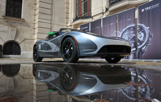 Burzsuj Car: vezettük a Porsche-gyilkos elektromos hajtású Tesla Roadstert