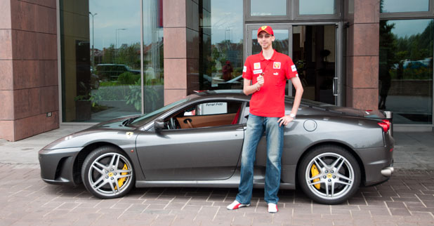 Ferrarit kapott a Burzsuj olvasó